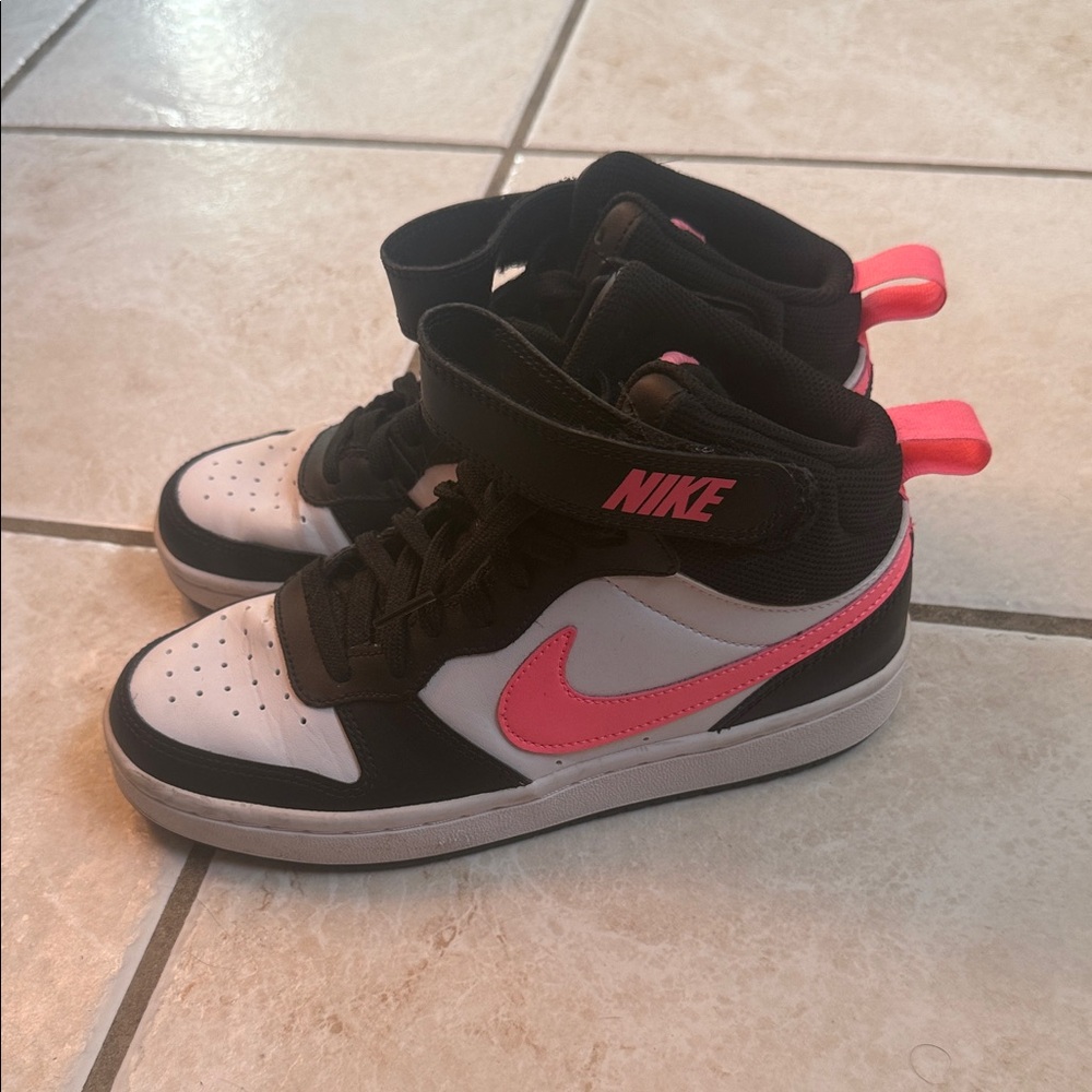 Nike Kids Mid-Top Sneakers in Black, White & Pink
